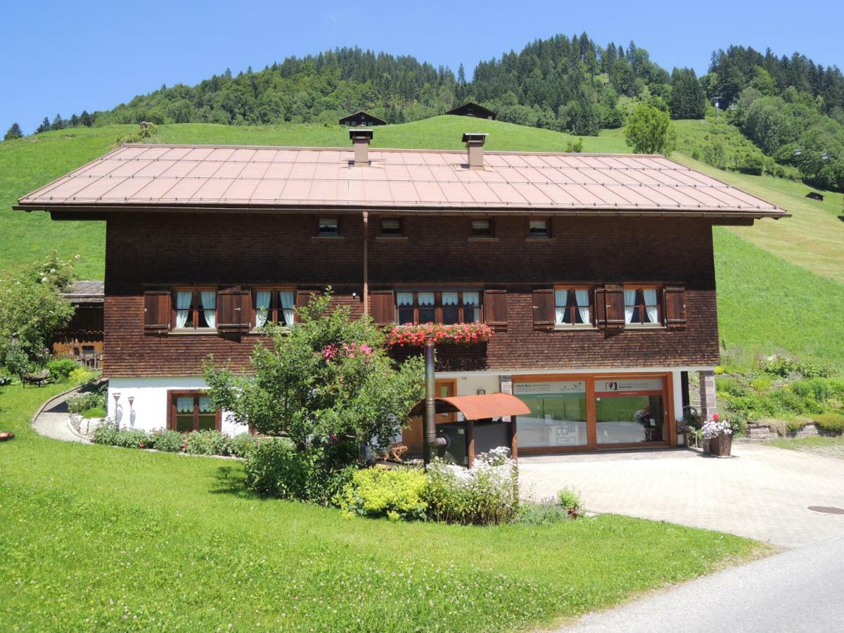 Karin Mitten Im Grünen *