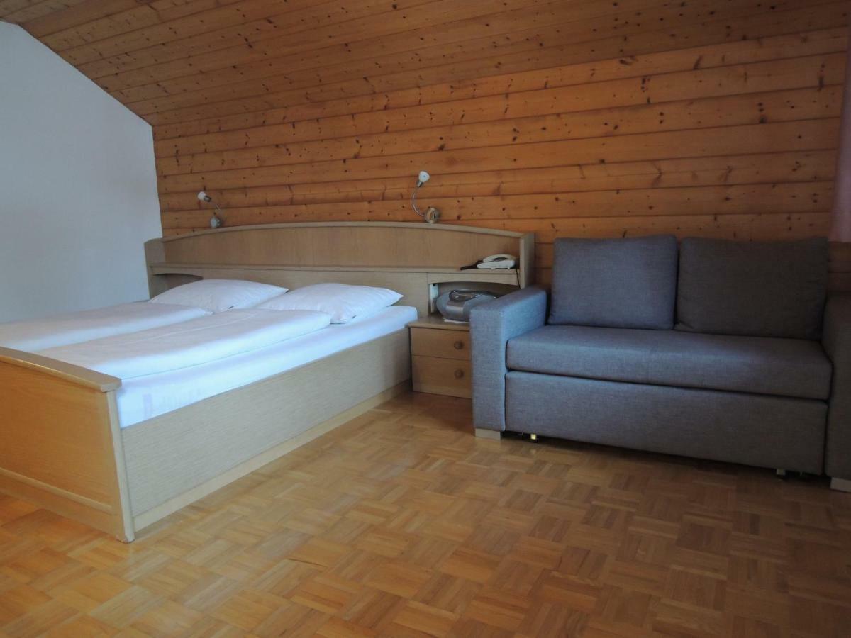 Karin Mitten Im Grünen Apartment